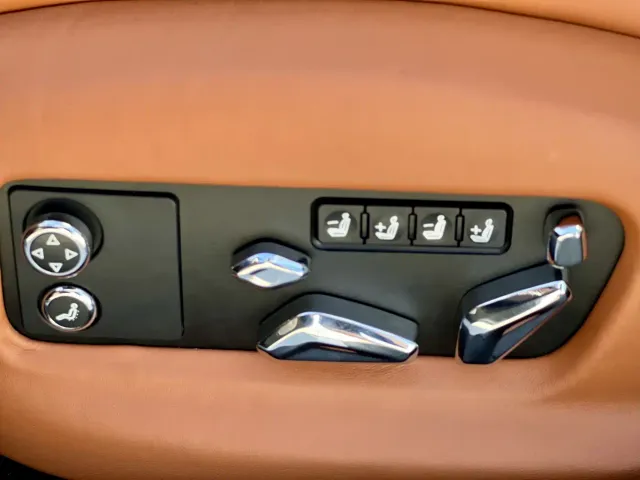 Bentley Flying Spur — Фото автомобиля 18