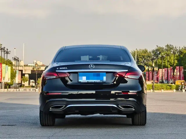 Mercedes-Benz E-Class — Фото автомобиля 4