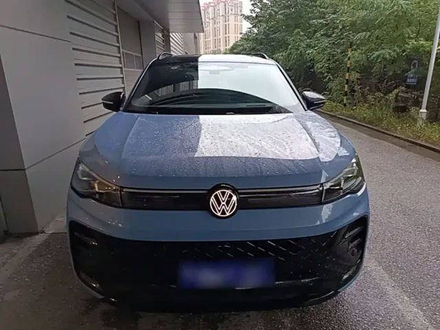 Volkswagen Tiguan L — Фото автомобиля 2