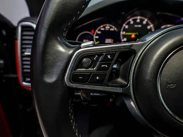 Porsche Cayenne New Energy 2023 Cayenne E-Hybrid 2.0T Platinum Edition — Фото автомобиля 16