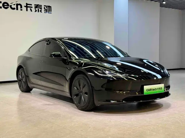 Tesla Model 3 — Фото автомобиля 2