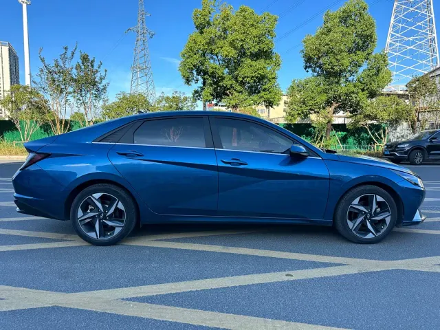 Hyundai Elantra — Фото автомобиля 4