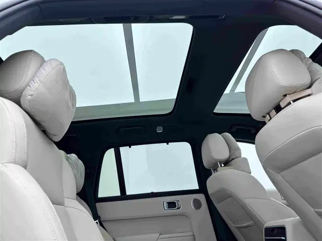 Li Auto L8 — Фото автомобиля 22