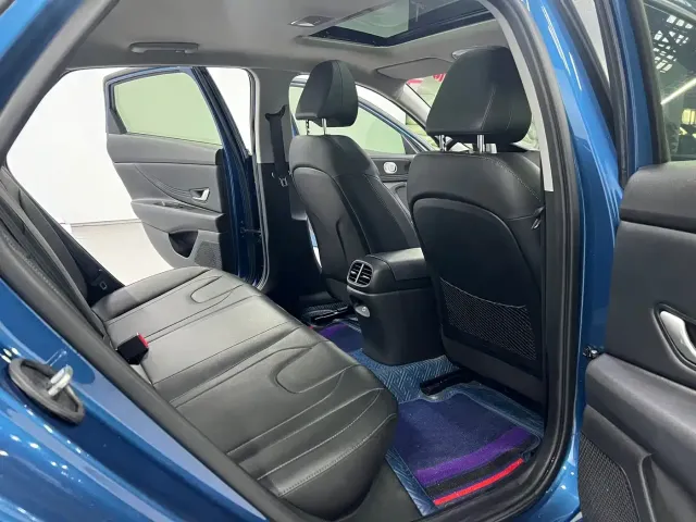 Hyundai Elantra 2022 1.5L CVT LUX Premium Edition — Фото автомобиля 22