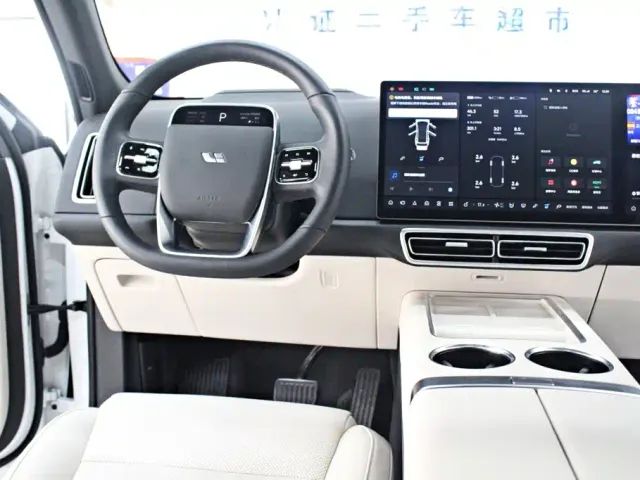 Li Auto L7 — Фото автомобиля 8