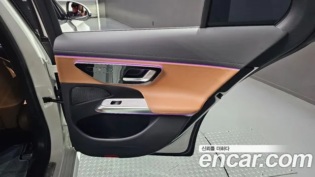 Mercedes-Benz E-Class — Фото автомобиля 25