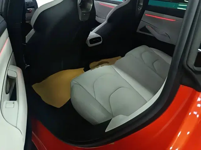 Xiaomi SU7 — Фото автомобиля 16