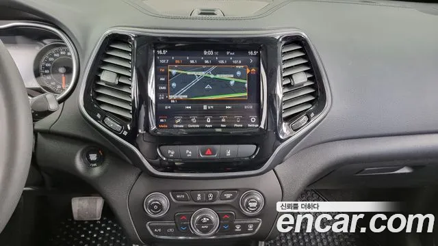 Jeep Cherokee — Фото автомобиля 14