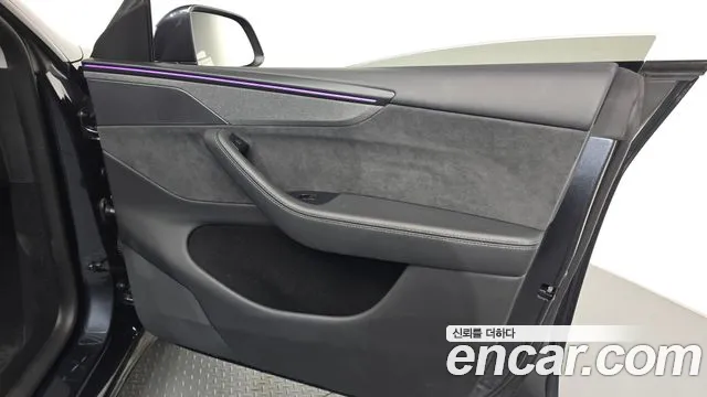 Tesla Model Y — Фото автомобиля 24