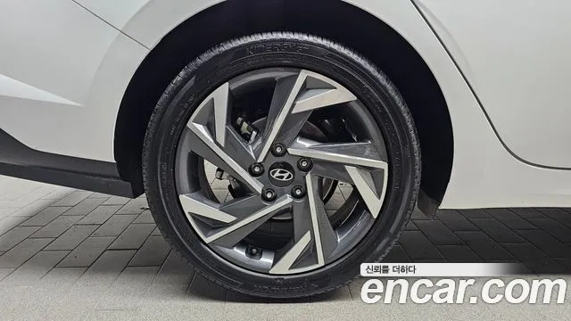 Hyundai Avante CN7 — Фото автомобиля 5