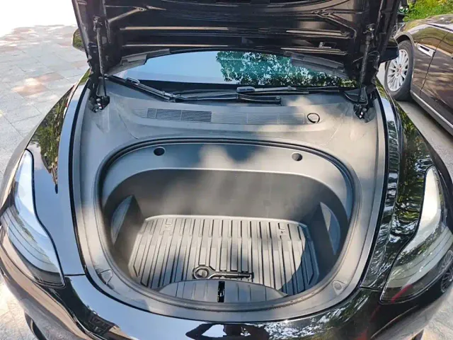 Tesla Model 3 — Фото автомобиля 16