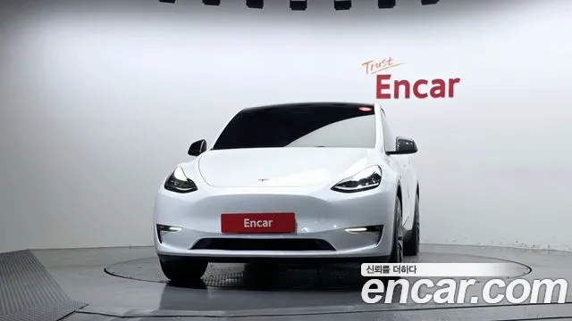 Tesla Model Y — Фото автомобиля 3