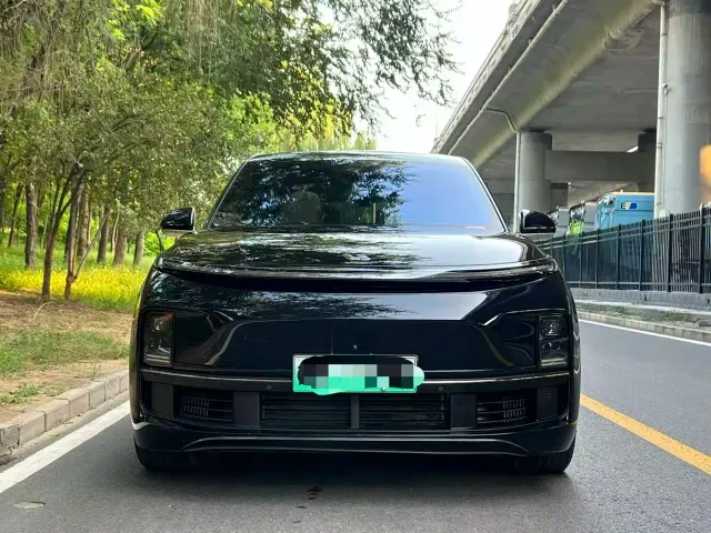 Li Auto L8 — Фото автомобиля 3