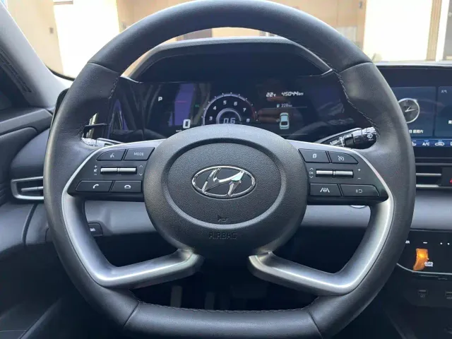 Hyundai Elantra — Фото автомобиля 11