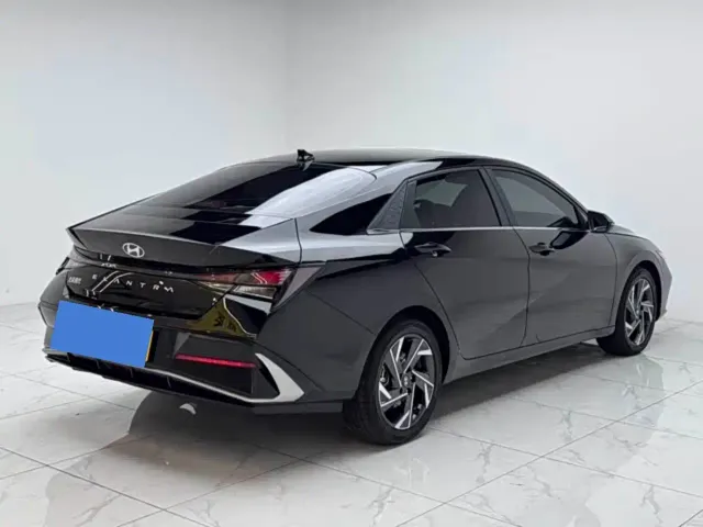 Hyundai Elantra — Фото автомобиля 9
