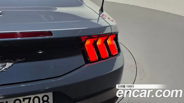 Ford Mustang Mustang 7 поколение 2.3 EcoBoost Premium Кабриолет — Фото автомобиля 22