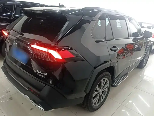 Toyota RAV4 — Фото автомобиля 6