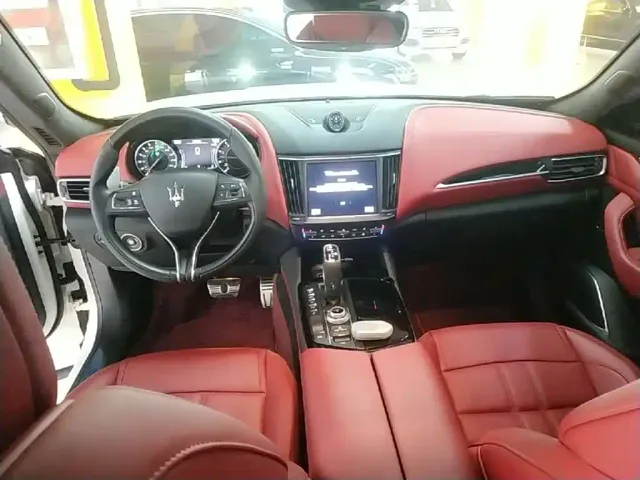 Maserati Levante — Фото автомобиля 9