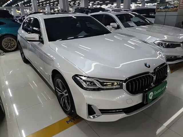 BMW 5 Series — Фото автомобиля 3