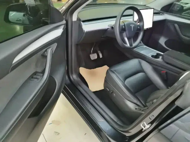 Tesla Model Y — Фото автомобиля 15