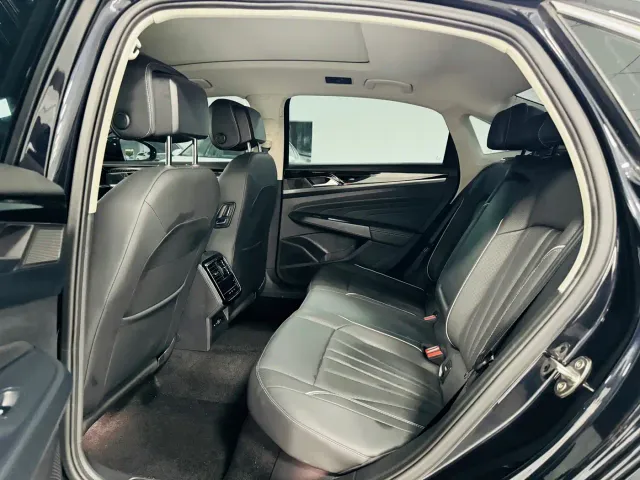 Volkswagen Passat — Фото автомобиля 5