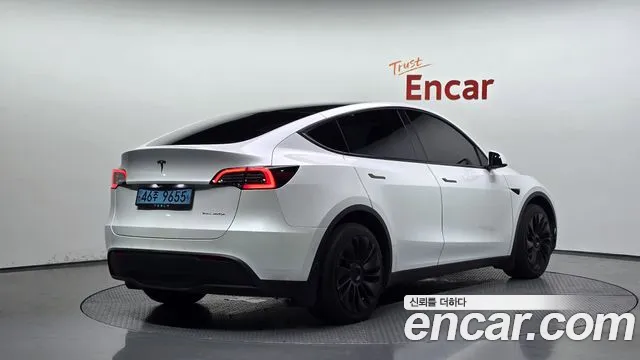 Tesla Model Y — Фото автомобиля 2