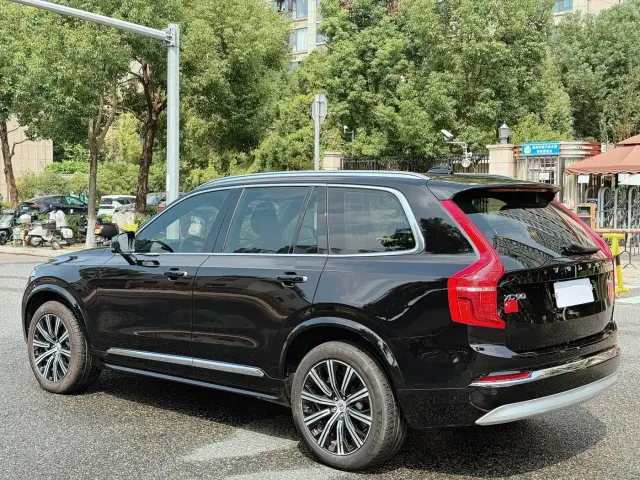 Volvo XC90 — Фото автомобиля 5
