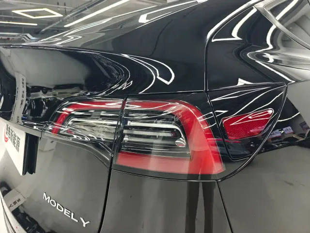 Tesla Model Y — Фото автомобиля 14