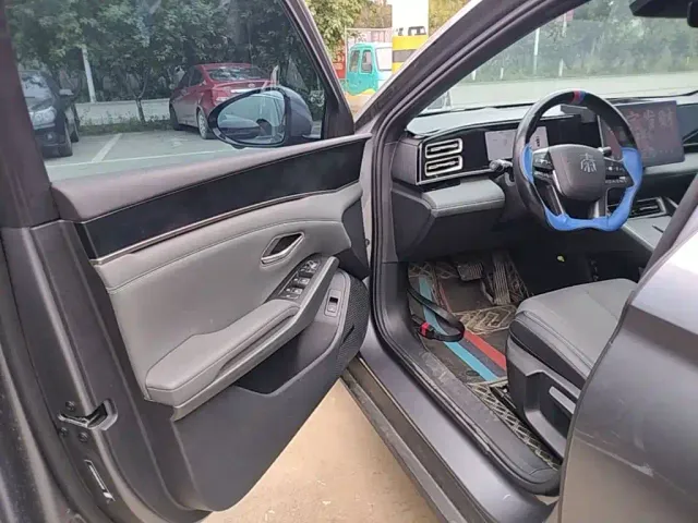 BYD Qin L — Фото автомобиля 11