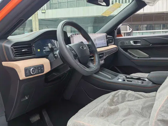Ford Explorer — Фото автомобиля 11