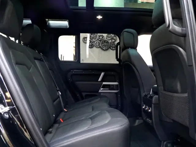 Land Rover Defender — Фото автомобиля 10