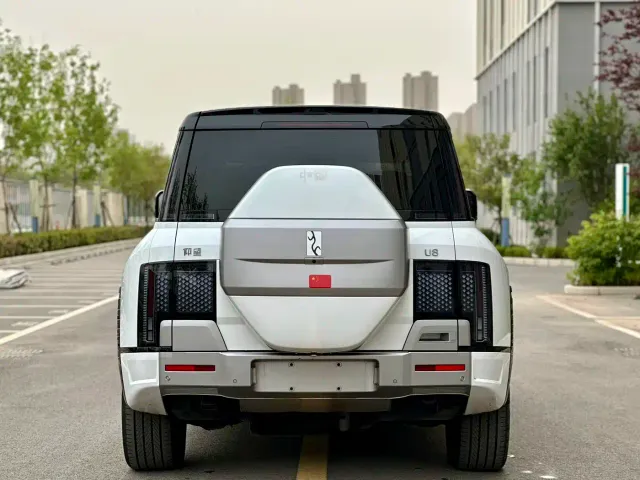 BYD U8 — Фото автомобиля 20