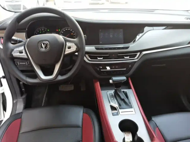 Changan CS35 Plus — Фото автомобиля 9