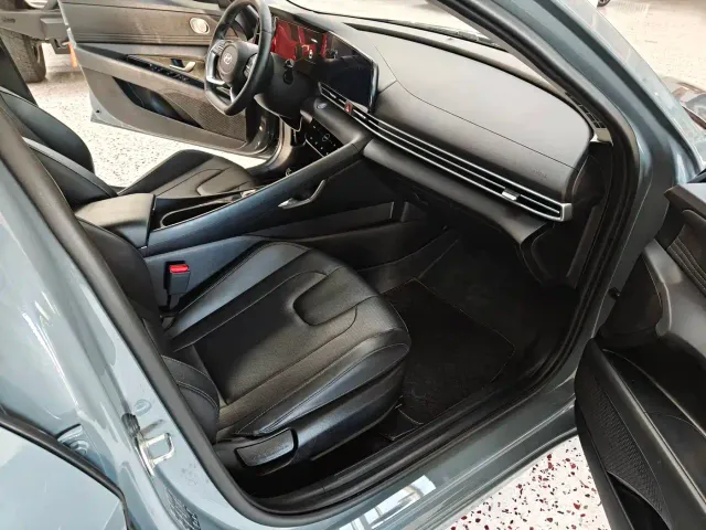 Hyundai Elantra — Фото автомобиля 9