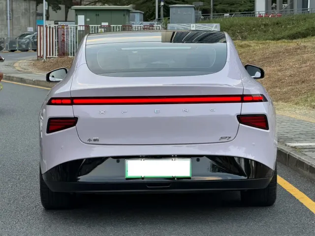 Xpeng P7 — Фото автомобиля 4