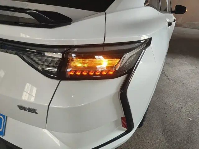 Dongfeng Yixuan — Фото автомобиля 7