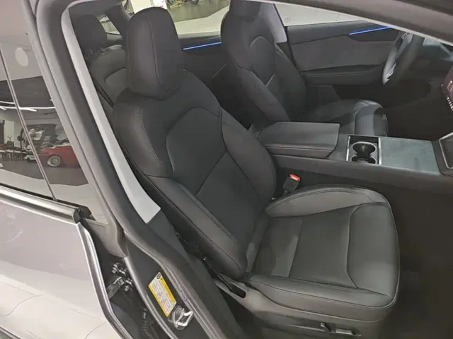 Tesla Model Y — Фото автомобиля 24