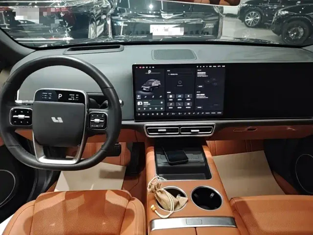 Li Auto L6 — Фото автомобиля 13