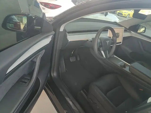 Tesla Model Y — Фото автомобиля 15