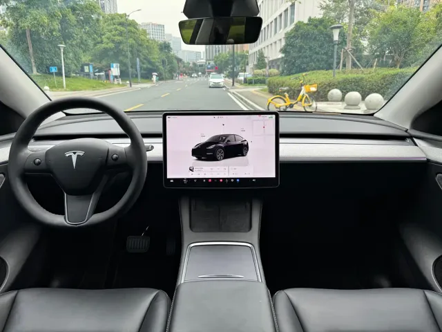 Tesla Model Y — Фото автомобиля 7