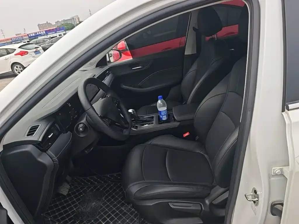 Roewe Roewe i5 2023 1.5L CVT Honor Edition — Фото автомобиля 14