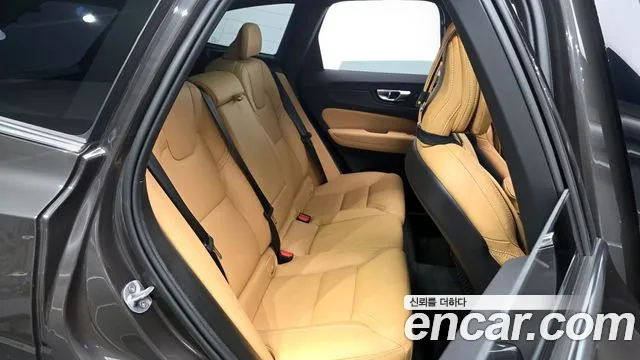 Вольво XC60 — Фото автомобиля 10