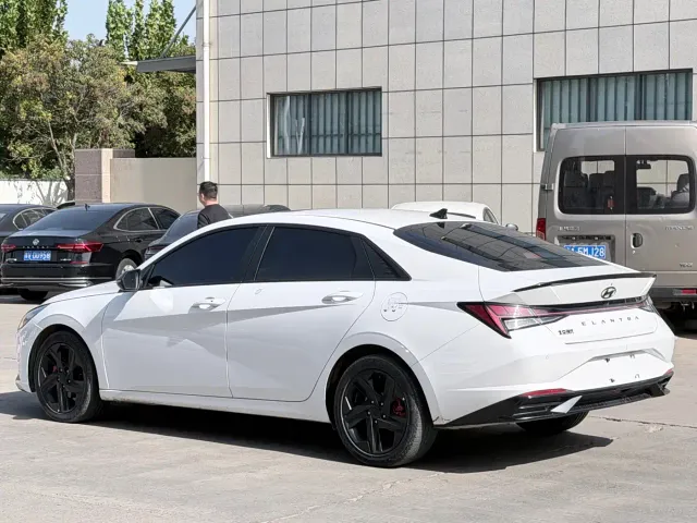 Hyundai Elantra — Фото автомобиля 11