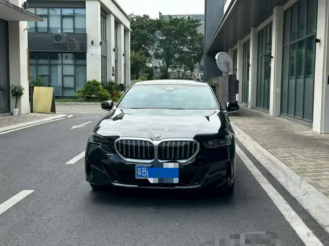 Фотография автомобиля — BMW 5 Series