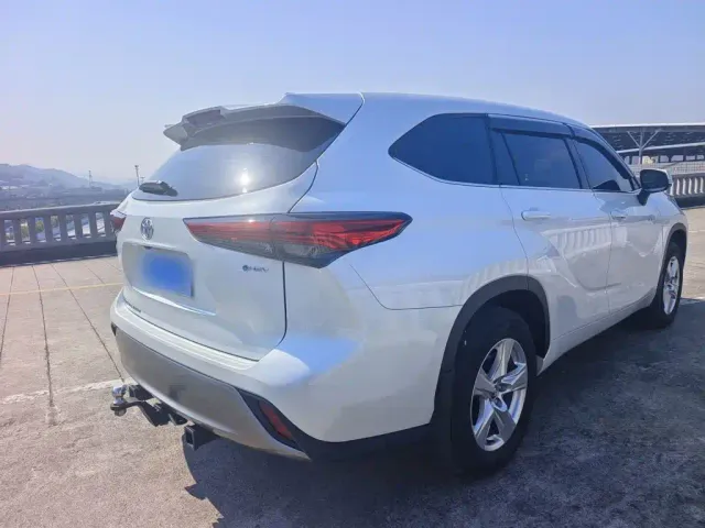Toyota Highlander — Фото автомобиля 10