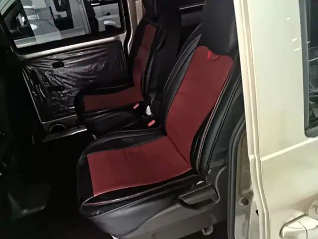 Wuling Hongguang V — Фото автомобиля 16
