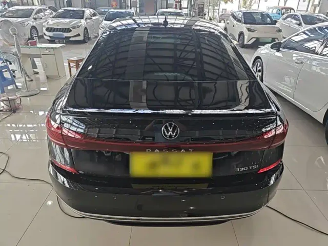Volkswagen Passat — Фото автомобиля 5