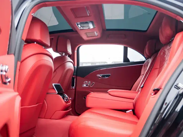 Bentley Flying Spur — Фото автомобиля 11