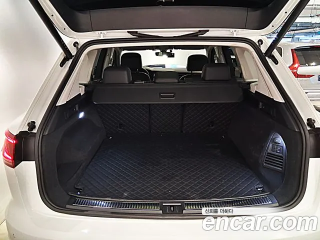 Volkswagen Touareg 3rd Gen — Фото автомобиля 13