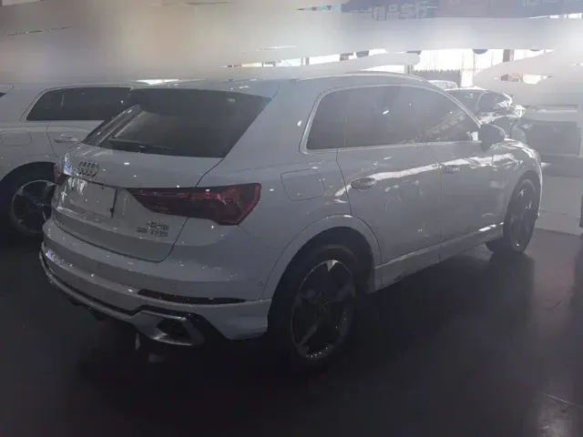 Audi Q3 — Фото автомобиля 3